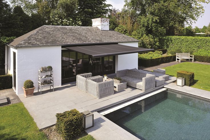 The Ultimate Guide to Outdoor Shades: Comfort, Style & Durability - VistaVip